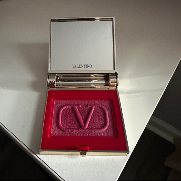 Valentino Other - VALENTINO EYE2CHEEK DUAL USE BLUSH & EYESHADOW 10 FUSCHIA ILLUSION